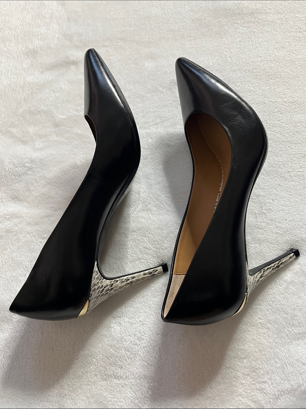 Calvin Klein size 7 Stiletto Pumps w/ Textured Snake pattern heel - Picture 6 of 11
